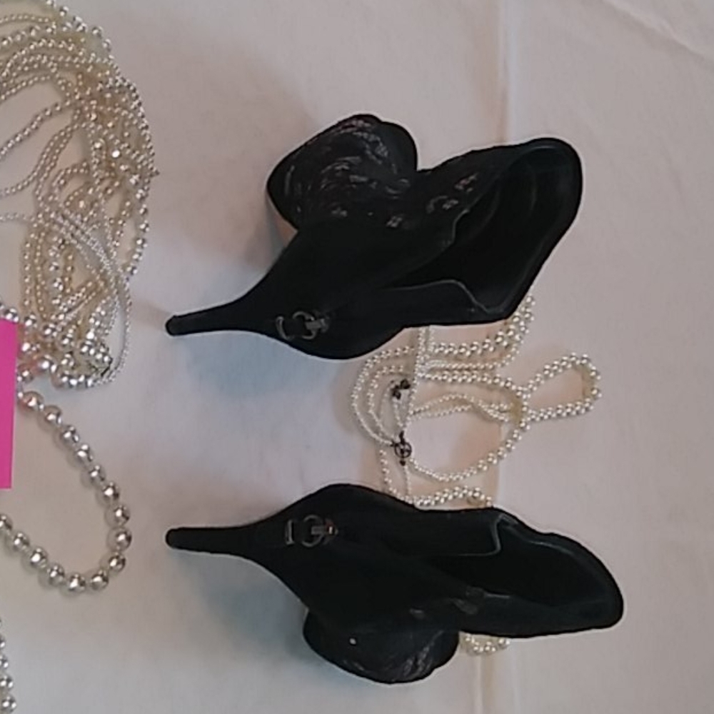 Heels - Picture 2 of 6